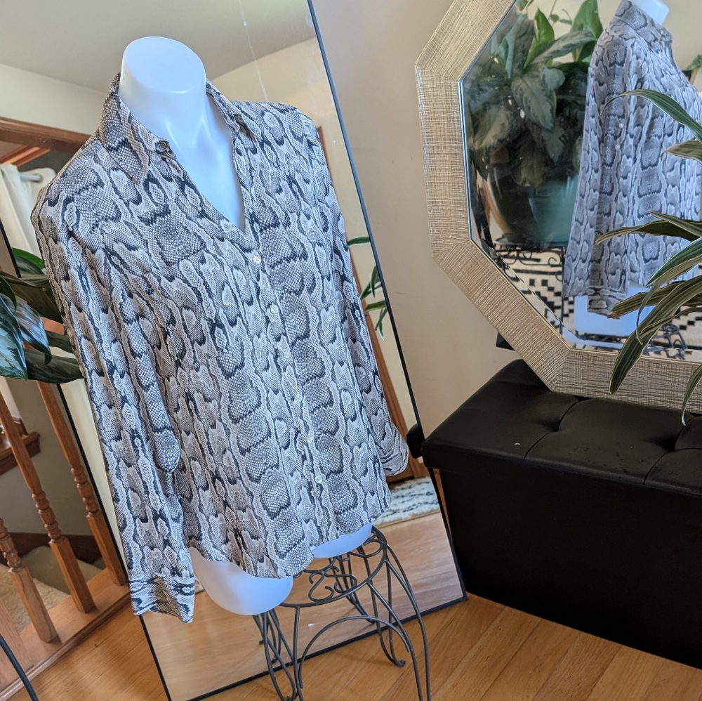 Express Monochrome Snake Pattern Button-Down Shirt